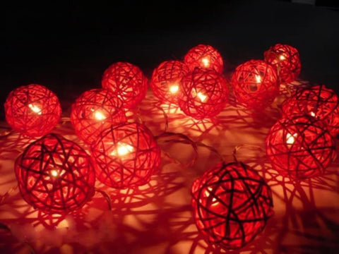1 Set of Red 5cm Rattan Cane 50 Ball Battery Powered LONG 5m String Lights Christmas Gift Home V382-REDRATTBALLBATT50