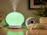 Moonlight Dreams Moon Lamp Humidifier Night Light USB Aroma Diffuser with Astronaut Figurine 7-Color V888-ELOSUNG54564