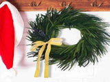 Artificial Norfolk Pine Wreath 60cm Faux Xmas Green Pine Hanging Wreath with Blueberry Bow for Front V1294-YM0901-240830FB05-3