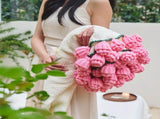 Hand-Crocheted Rose Round Blanket A versatile romantic gift that brightens everyday warmth. V1232-MGHT012