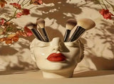 Gazing Muse "Hands-on Beauty" Resin Brush Holder with Sculpted Bust Design.1 Piece Elegant Resin V1102-SZHZSNH001