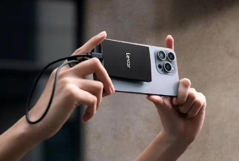 Lexar SL500 Portable SSD 1TB, with magnetic assembly for attaching to smartphones or camera with 06L-LSL500M001T-RNBNG