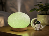 Moonlight Dreams Moon Lamp Humidifier Night Light USB Aroma Diffuser with Astronaut Figurine 7-Color V888-ELOSUNG54565