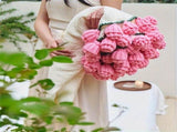Hand-Crocheted Rose Round Blanket A versatile romantic gift that brightens everyday warmth. V1232-MGHT013