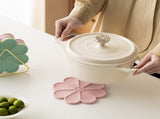 Silicone Mat - Heat Insulation & Anti-slip - Five Colors - Comes with Gold Stand - Flower Shape V1189-HB001HWG000003