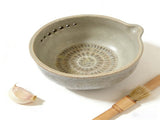 2-in-1 Stoneware Kitchen Grater Plate Tools, Handmade Garlic Grater & Bowl, Efficient Stoneware V1189-LWWAL-20260401-07080