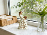 5.1x2.6x7.2 Inch Mother Daughter Resin Figurine, Hugging Family Statue, Home Bedroom Living Room V1369-AZ3-W-10353