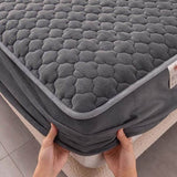 SOGA Grey 138cm Wide Mattress Cover Thick Quilted Fleece Stretchable Clover Design Bed Spread Sheet BCOVER7001