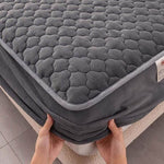 SOGA Grey 153cm Wide Mattress Cover Thick Quilted Fleece Stretchable Clover Design Bed Spread Sheet BCOVER7002