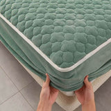 SOGA Green 153cm Wide Mattress Cover Thick Quilted Fleece Stretchable Clover Design Bed Spread Sheet BCOVER7009