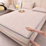 SOGA Beige 138cm Wide Mattress Cover Thick Quilted Fleece Stretchable Clover Design Bed Spread Sheet BCOVER7004